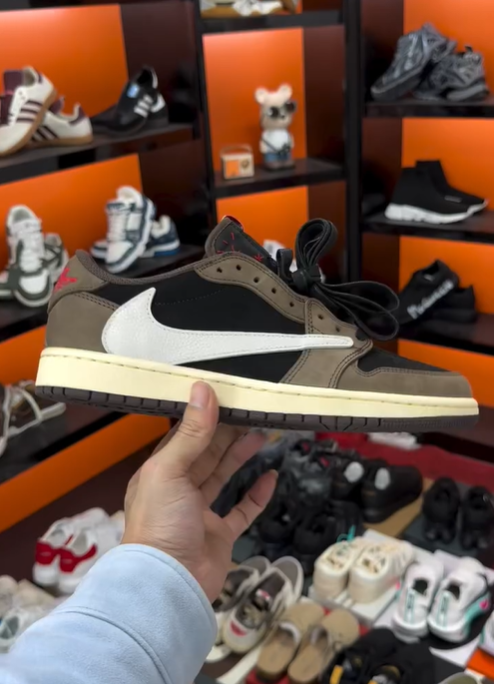 Travis Scott x Air Jordan 1