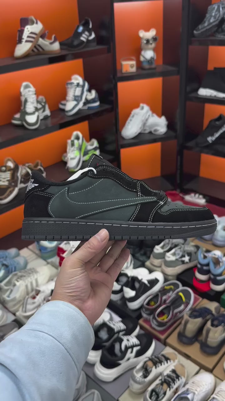 Travis Scott x Air Jordan 1