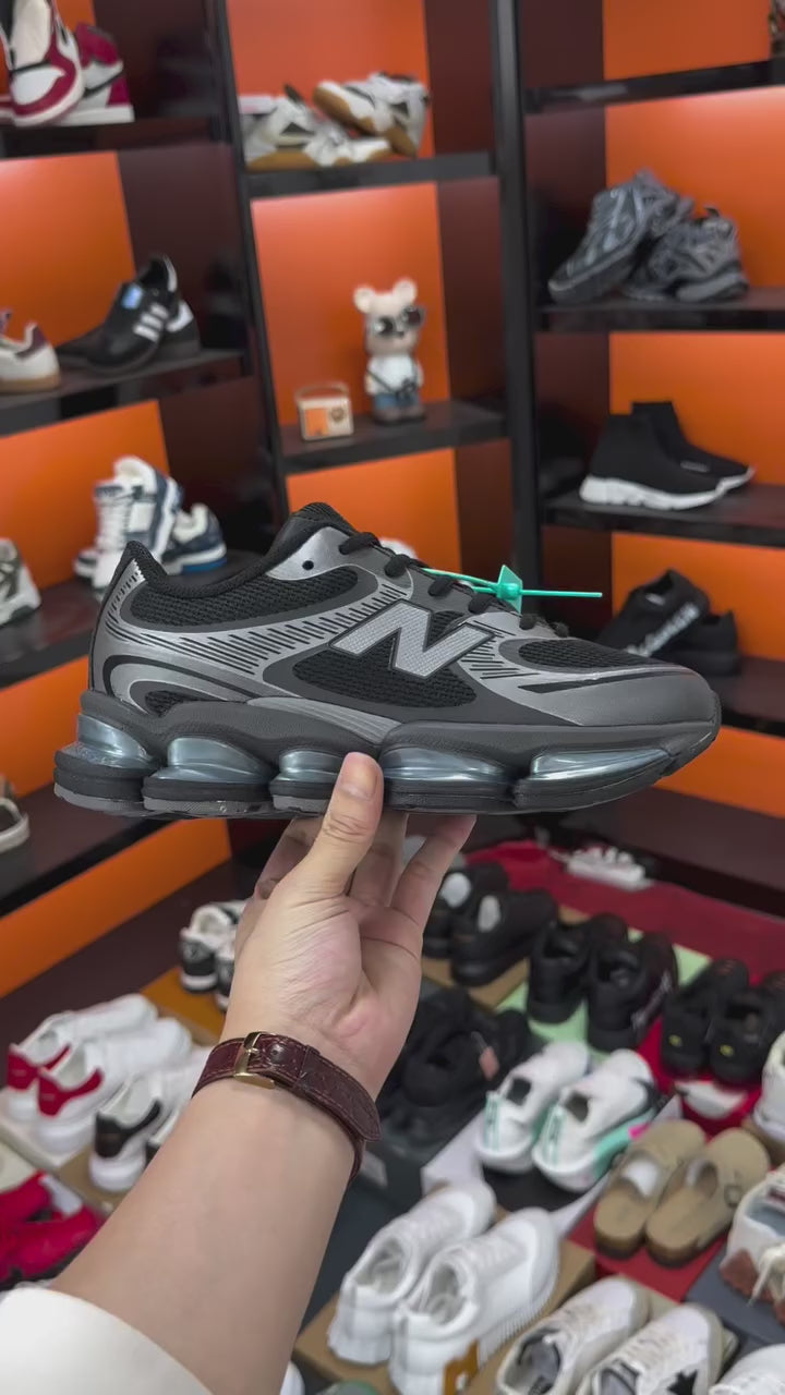 New Balance 2000