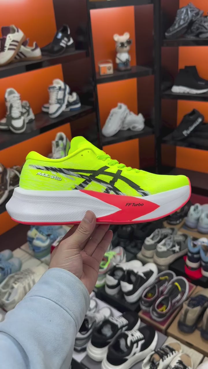 ASICS Magic Speed 4