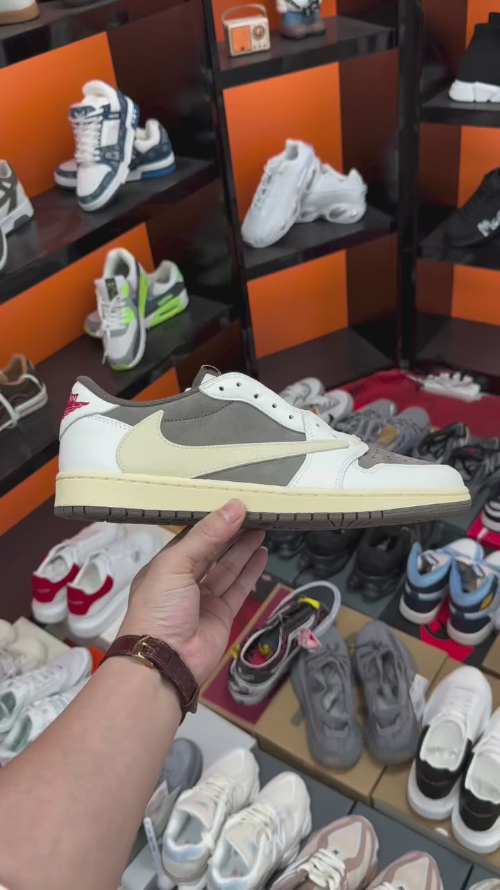 Travis Scott x Air Jordan 1