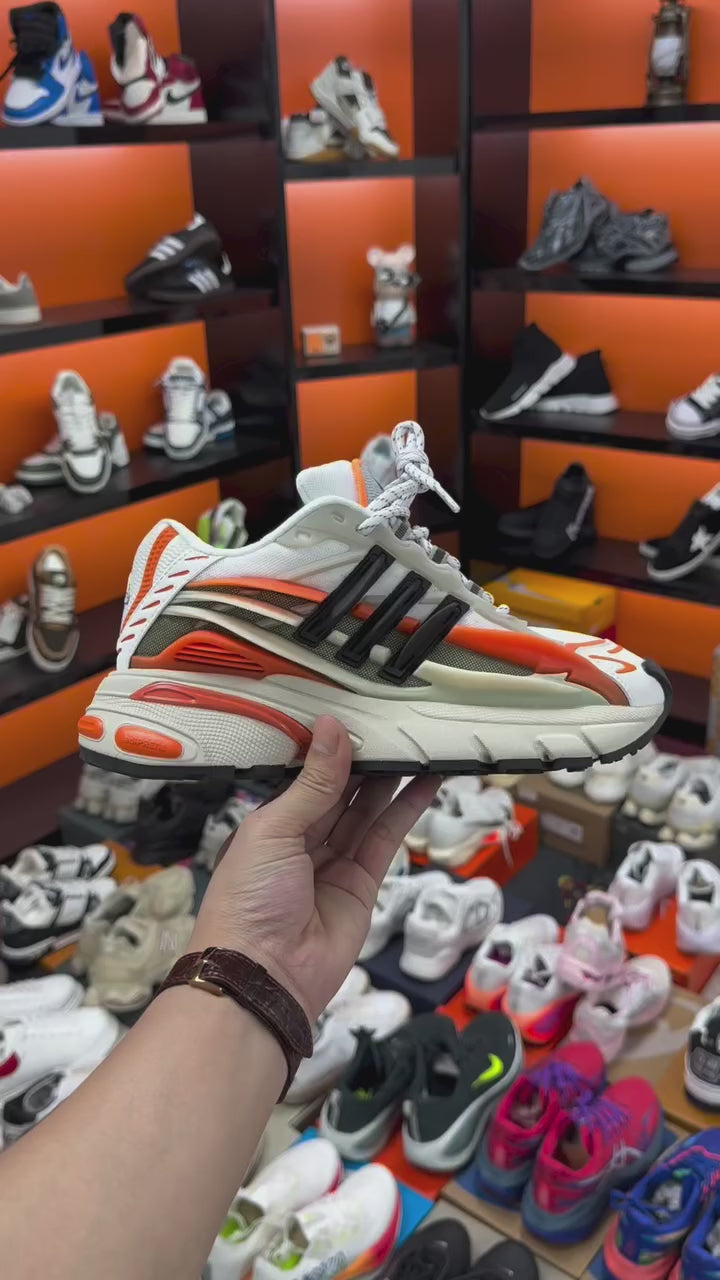 Pharrell Williams Adistar